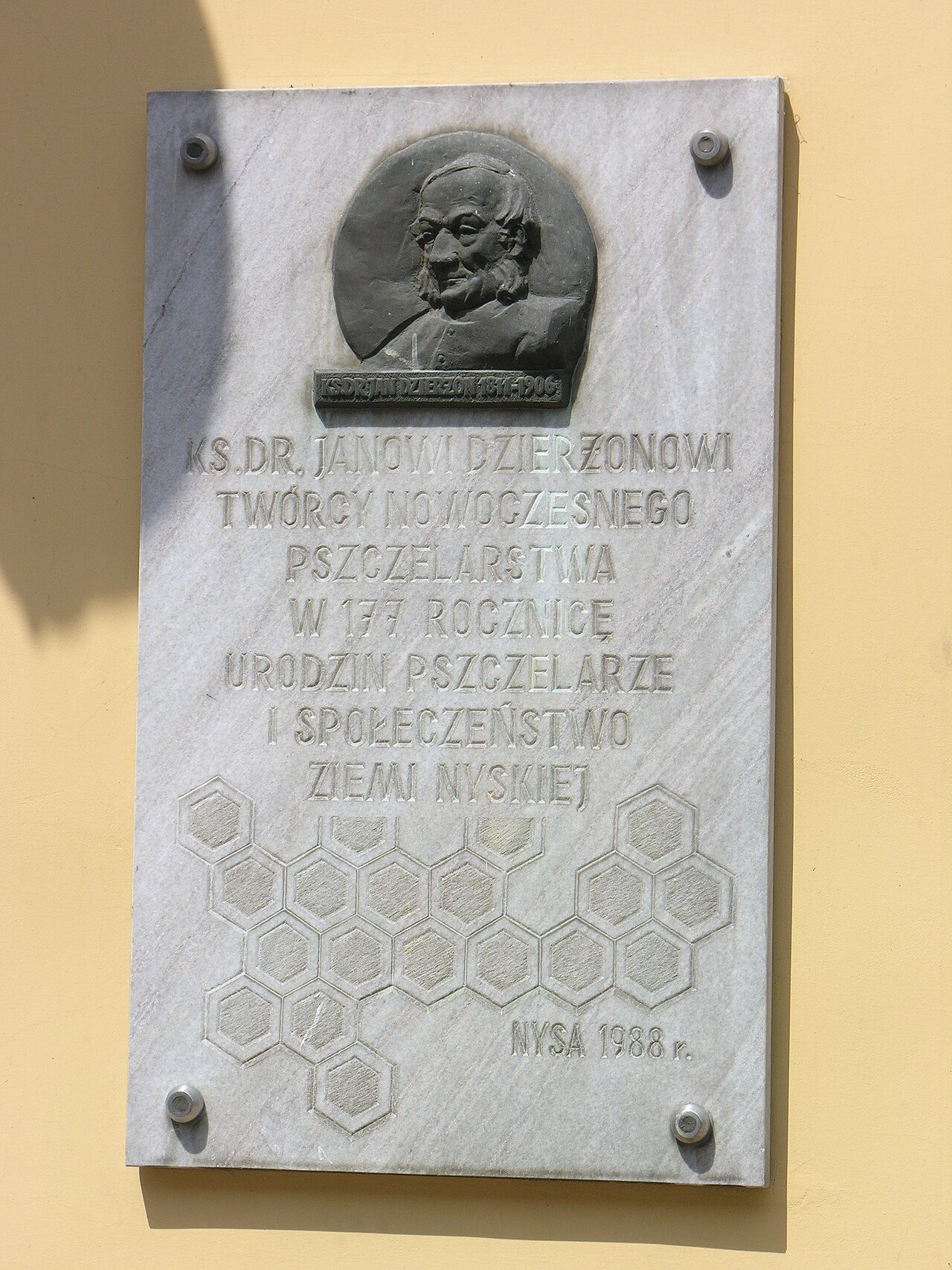 Ks. Dr. Janowi Dzierżonowi